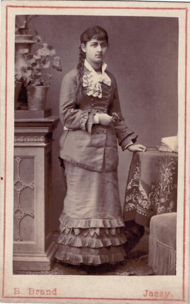 Portret de doamnă în rochie, Bernhardt Brand