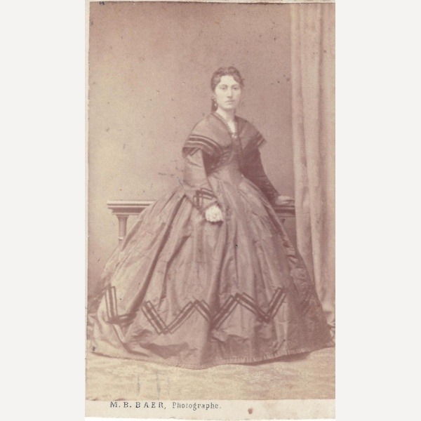 Superbă fotografie a unei doamne în rochie, CDV Baer