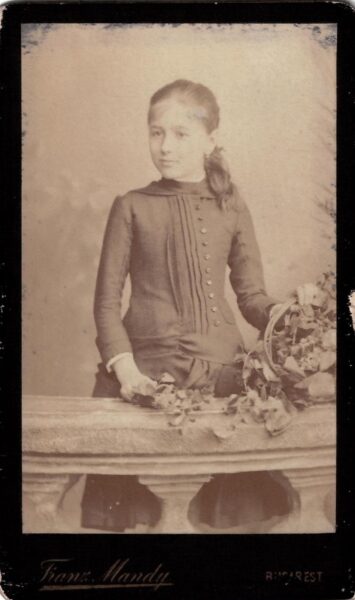 Portret de fată, CDV Franz Mandy