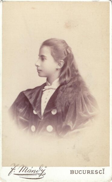 Portret de fată, CDV Franz Mandy