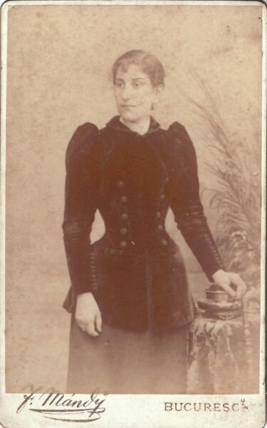 Portret de doamnă, CDV Franz Mandy